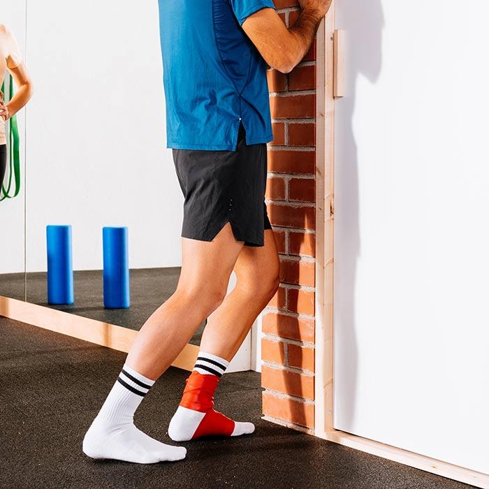 Medical Flossing am Knie bei Physio Münchenstein