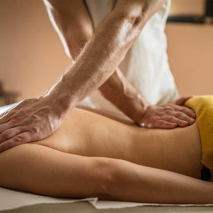 Manuelle Therapie an der Schulter bei Physio Münchenstein